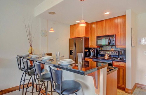 The Highlands Condo | Free SkyCard Act-Fitness Center, Gas Fireplace - Highland Greens Lodge 305