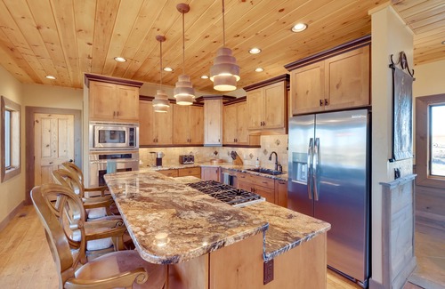 Belt Cabin | 'Free Spirit Ranch' w/Hot Tub & Mountain Views