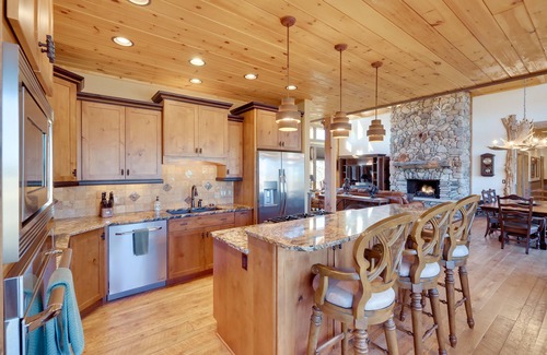 Belt Cabin | 'Free Spirit Ranch' w/Hot Tub & Mountain Views