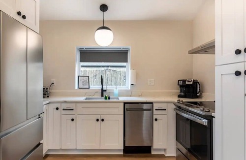 Atlanta Apartment | Free-standing Tinyhome Studio with 6ft Privacy Fencing & Modern Amenities