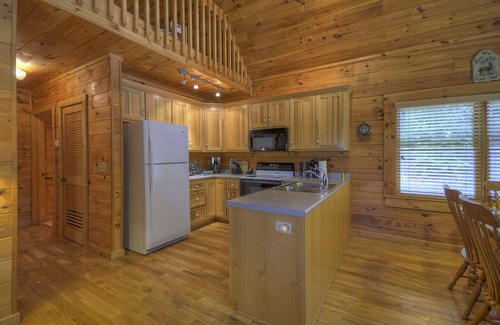 McCaysville Cabin | *Free Whitewater Rafting & Ziplining* Surround yourself with the beauty & natural forest in this secluded cabin