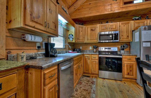 McCaysville Cabin | *Free Whitewater Rafting & Ziplining* Spacious & Secluded Cabin 7 Miles to Blue Ridge Attractions & Near Ocoee River Rafting