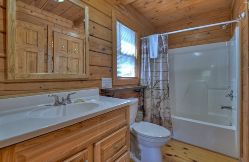 McCaysville Cabin | *Free Whitewater Rafting & Ziplining* Spacious & Secluded Cabin 7 Miles to Blue Ridge Attractions & Near Ocoee River Rafting