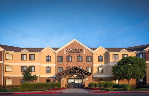 Fort Worth Apartment | Free Wi-Fi + Complimentary Breakfast + Outdoor Pool | Studio Only 30 Minutes from Six Flags!