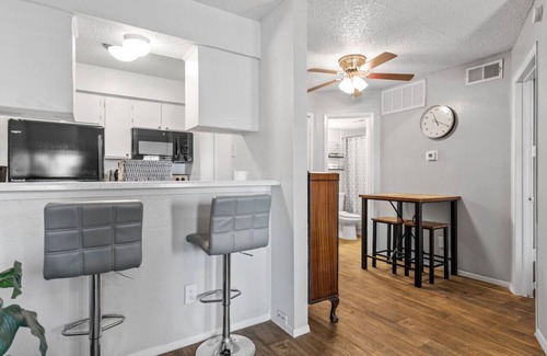 Park Central Apartment | FREE WIFI | 1 BEDROOM APT | DALLAS
