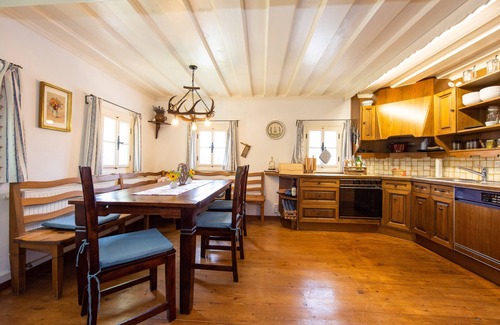 Anger House | Free WiFi beautiful nature hiking relaxation calm recharge your batteries Landhaus