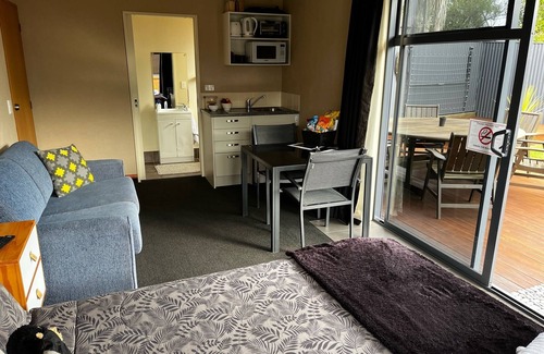 Paroa House | Free Wifi/Breakfast,clean,private studio Greymouth