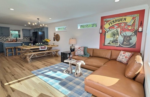 Sautee Nacoochee House | FREE wood! Walk to town! Hot tub, arcade pub, fire pit! Private, gated community