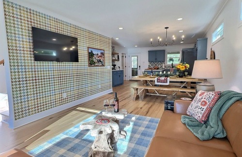 Sautee Nacoochee House | FREE wood! Walk to town! Hot tub, arcade pub, fire pit! Private, gated community