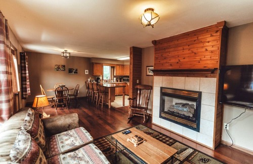 Rockbridge Apartment | Freedom Cottage, 12 Acres with Private Hot Tub