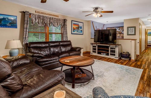 Freedom House | Freedom Retreat w/Hot Tub|Fire Pit|Near King Pine