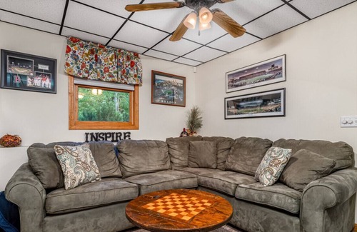 Freedom House | Freedom Retreat w/Hot Tub|Fire Pit|Near King Pine