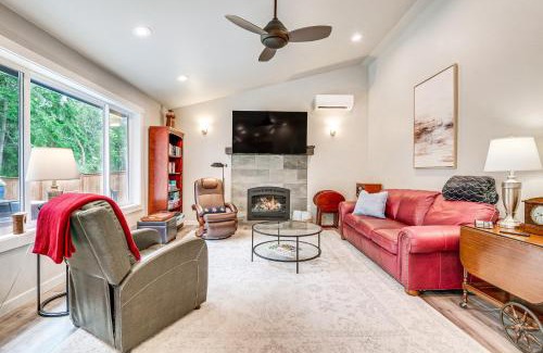 Freeland House | Freeland Retreat - Deck, Fire Pit and Beach Access!