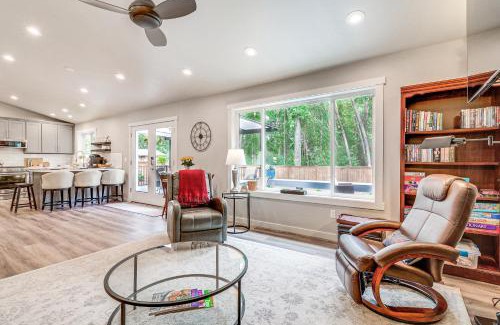 Freeland House | Freeland Retreat - Deck, Fire Pit and Beach Access!