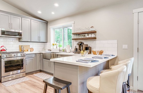 Freeland House | Freeland Retreat - Deck, Fire Pit & Beach Access!