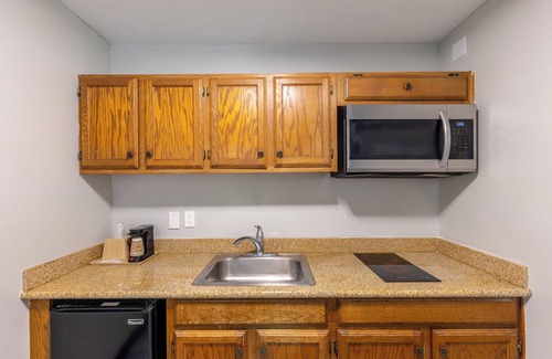 Freer Hotel | Freer Executive Inn and Studios