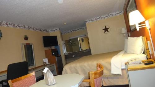 Freer Hotel | Freer Executive inn and Studios