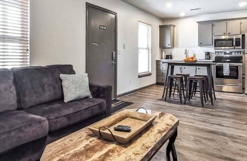 La Cygne Cabin | Freestanding 1 Bedroom Cabin
