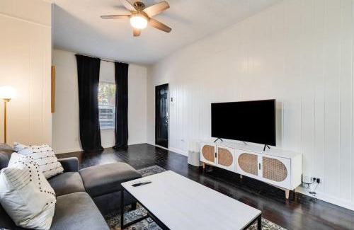 Freetown - Port Rico House | Freetown Hideaway-Private Room Shared Kitchen & Free Parking