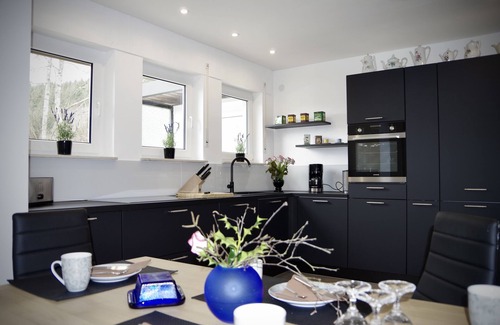 Wallenborn House | Freistehender Bungalow mit Großer Panoramaterasse Inmitten der Vulkaneifel