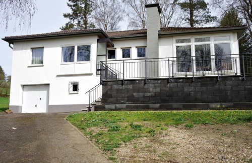 Wallenborn House | Freistehender Bungalow mit Großer Panoramaterasse Inmitten der Vulkaneifel