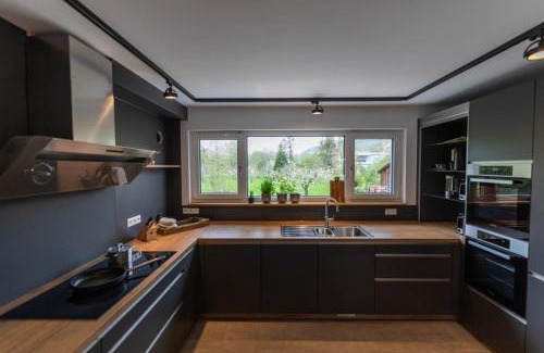 Mulfingen House | Freistehendes Ferienhaus Renkenmühle näher kann man am Wasser nicht wohnen