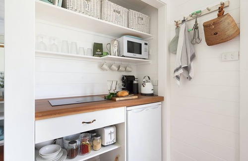 Berry Cottage | Fremily Cottage - Charming White Cottage
