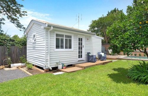 Berry Cottage | Fremily Cottage - Charming White Cottage
