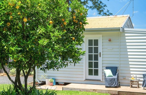 Berry Cottage | Fremily Cottage - Charming White Cottage