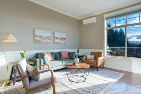 Fremont House | Fremont home with panoramic views near Woodland Zoo