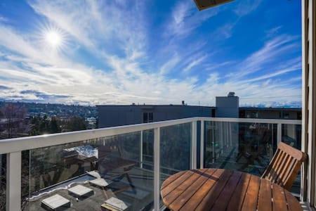 Fremont House | Fremont home with panoramic views near Woodland Zoo