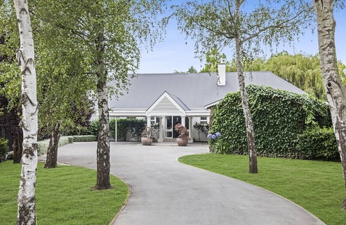 Ilam Cottage | French City Mansion - Christchurch Luxury Home