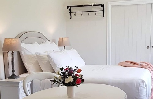 Lepperton Apartment | French Country Stay @ Belle Maison Gardens