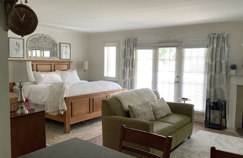 Norwich Resort | French Country Villa, 1st floor, king bed, near Casinos, Golf,Spa, Mystic