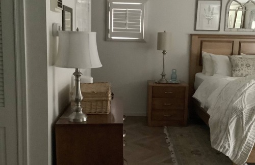 Norwich Resort | French Country Villa, 1st floor, king bed, near Casinos, Golf,Spa, Mystic