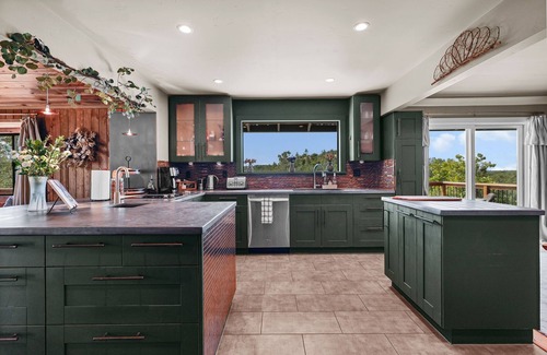 Palo Cedro House | French Creek Estate : Style+Peace : 15 minutes to Bethel, Restaurants, & Shops