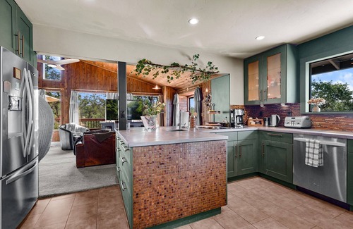 Palo Cedro House | French Creek Estate : Style+Peace : 15 minutes to Bethel, Restaurants, & Shops