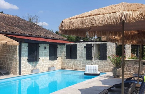 Montfermier House | French furnished small house, in the middle of a nature reserve, with a lake