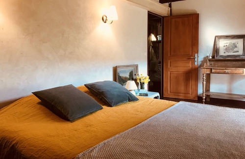 Villefranche-du-Perigord Cottage | French Holiday rental in the Périgord. XVIII th Century stone farmhouse.