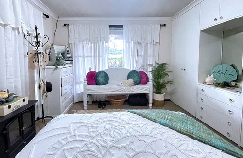 York Other | French-inspired country Farmhouse Retreat with fast Wi-Fi, 8 mins to quaint York