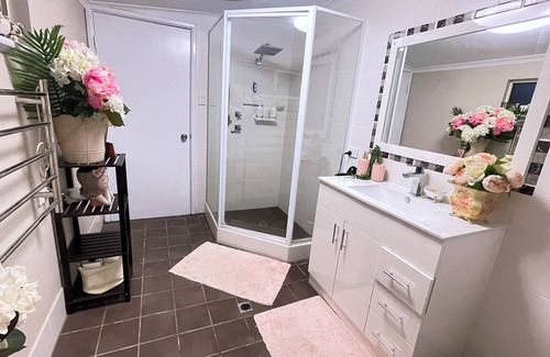 York Other | French-inspired country Farmhouse Retreat with fast Wi-Fi, 8 mins to quaint York