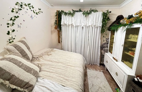 York Other | French-inspired country Farmhouse Retreat with fast Wi-Fi, 8 mins to quaint York