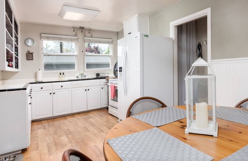 Lodi Cottage | French Oak Cottage | 6-Min Walk to Downtown Wine, Food, & Music | Pet Friendly