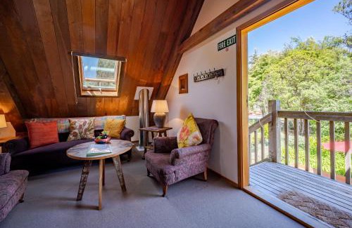 Rangitikei House | French Peak Loft - French Farm Holiday Home