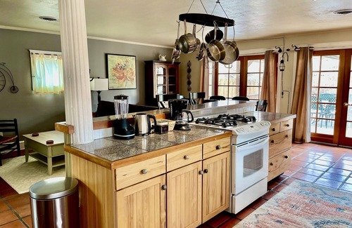Moab House | French Quarter Garden Cottage- Hot Tub