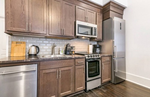Central Business District Condo | French Quarter Oasis | Right on Canal St !