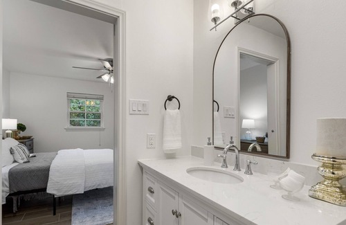 Nassau Bay House | French Style 1 Story Peaceful Retreat Townhome