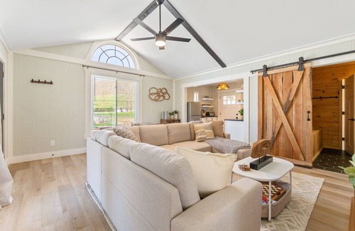 New Plymouth Cabin | French Woods + Hot Tub l Fire Pit