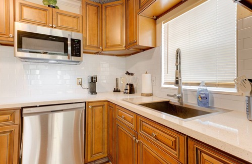 Northside House | “Frenchtown Finest”- Lovely 2-bedroom house three miles from Downtown Houston