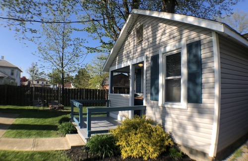 Geneva-on-the-Lake House | Fresh 2BDRM Cottage Right on The GOTL Strip! Sleeps 5!